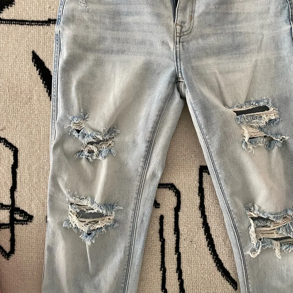 Light-Wash Ripped Jeans - Picture 4 of 4